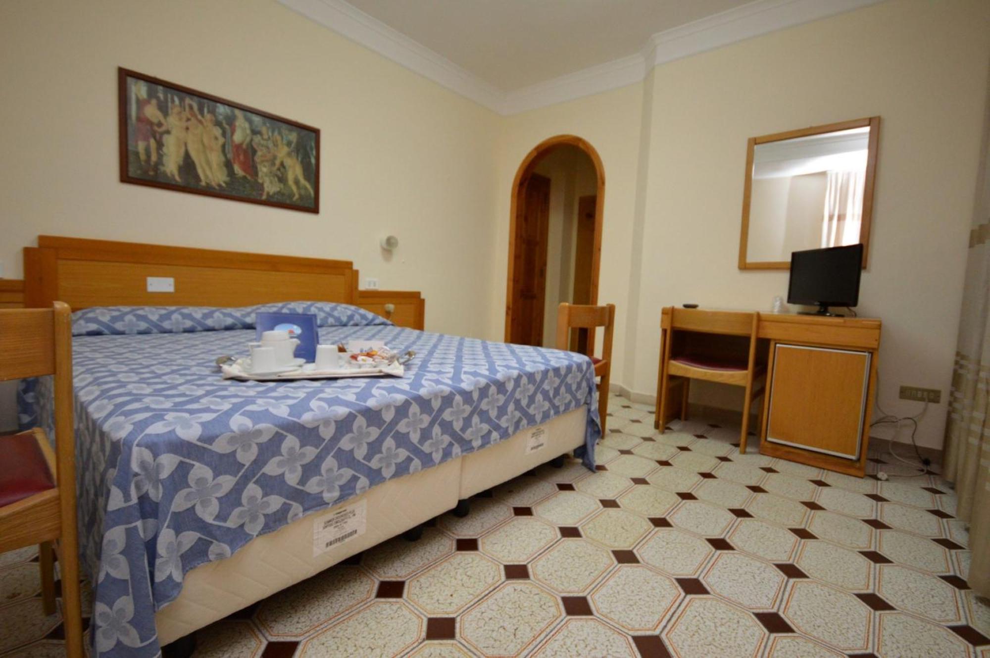 Hotel Residence Il Gabbiano Ciro Marina Bilik gambar