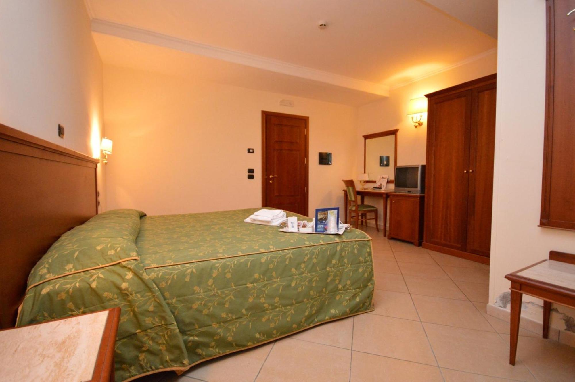 Hotel Residence Il Gabbiano Ciro Marina Bilik gambar